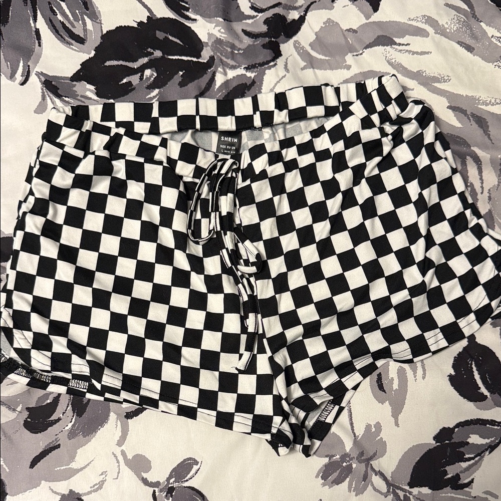 SHEIN Black & White Checkerboard Drawstring Lounge Shorts **size L but fit S/M**